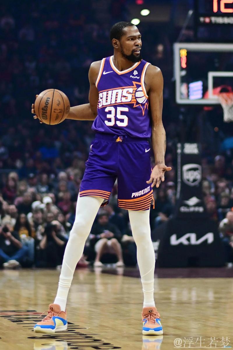 太阳记者：凯文-杜兰特可能最快下周被交易至其他球队