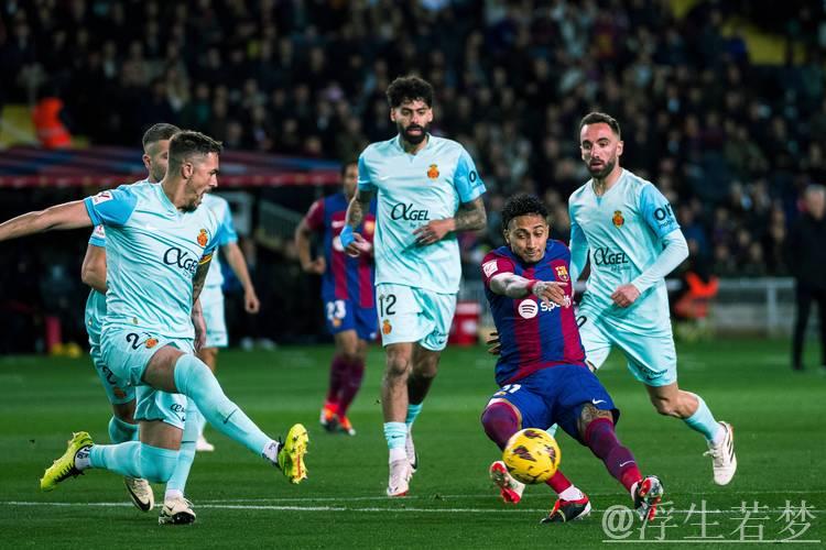 曼城绝杀维拉重回前三，巴萨轰40脚小胜，巴黎平局止步